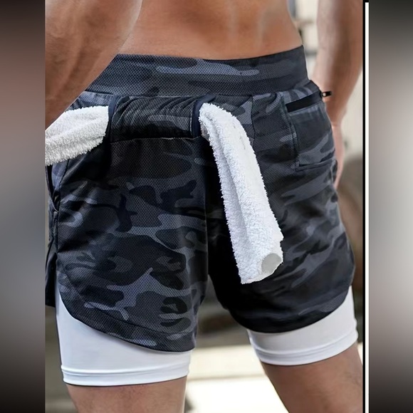 Men gray camo double layer gym workout shorts with inner pocket - Picture 2 of 16